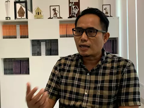  CORE: Harga Minyak Naik, Risiko Suku Bunga Tertahan, Kredit Bisa Melambat